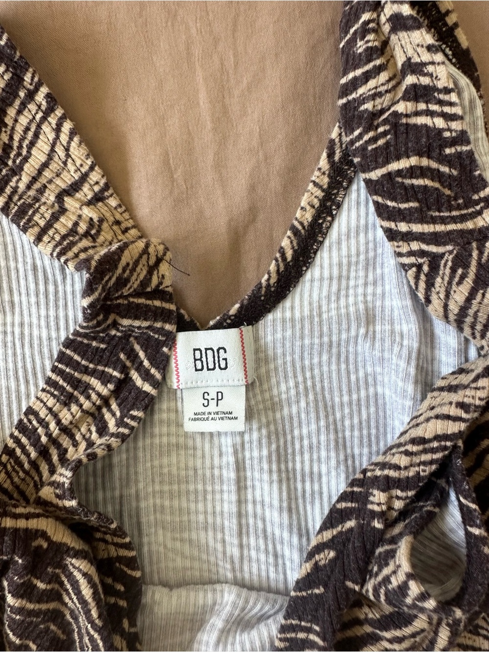 BDG Ribbed V-Neck Tank - Picture 3 of 3